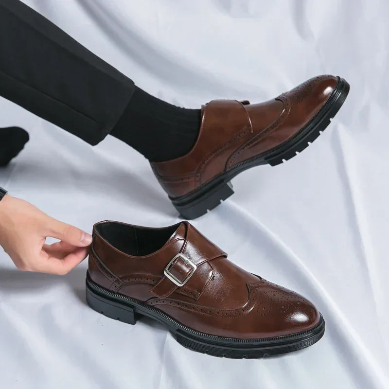 Chaussures homme à boucle perforées - image 4