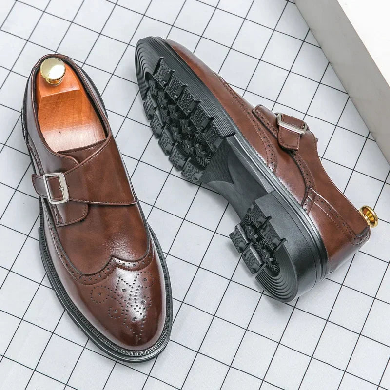 Chaussures homme à boucle perforées - image 5