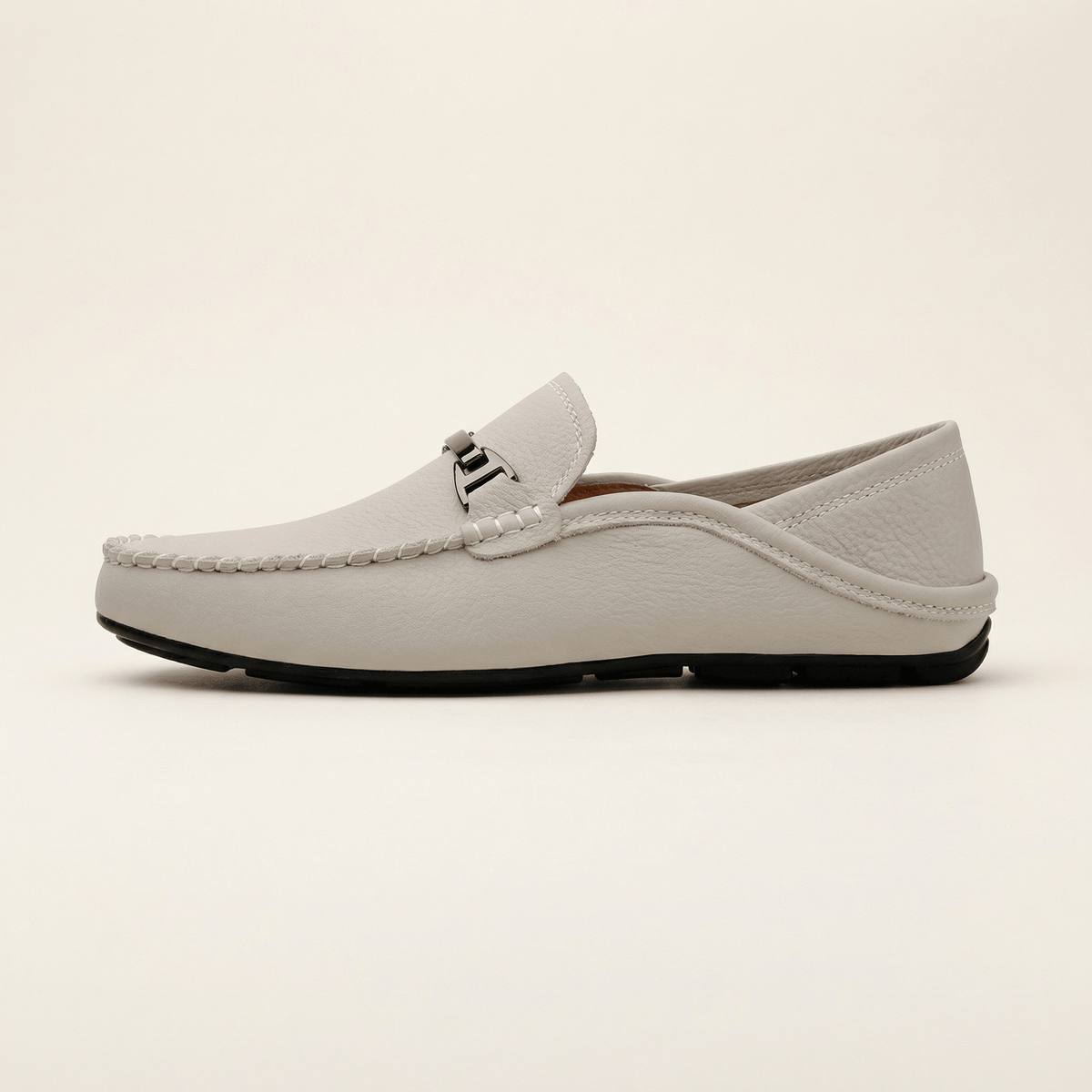 Mocassin à Ornement Métallique en Cuir Lisse - Beige
