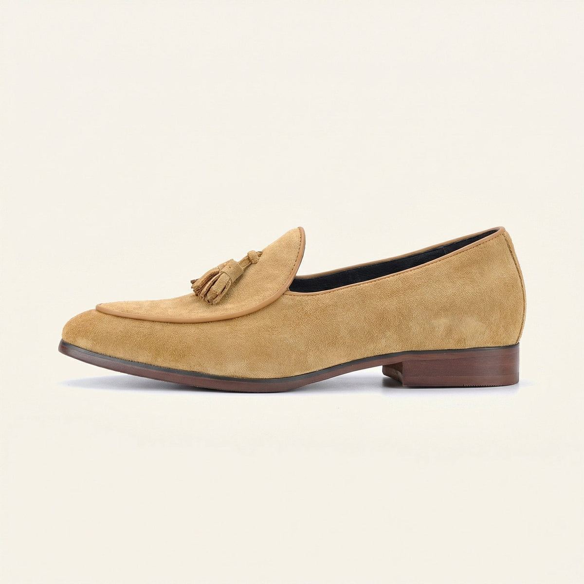 Mocassin Classique à Pampilles en Cuir Suédé avec Petit Talon - Beige