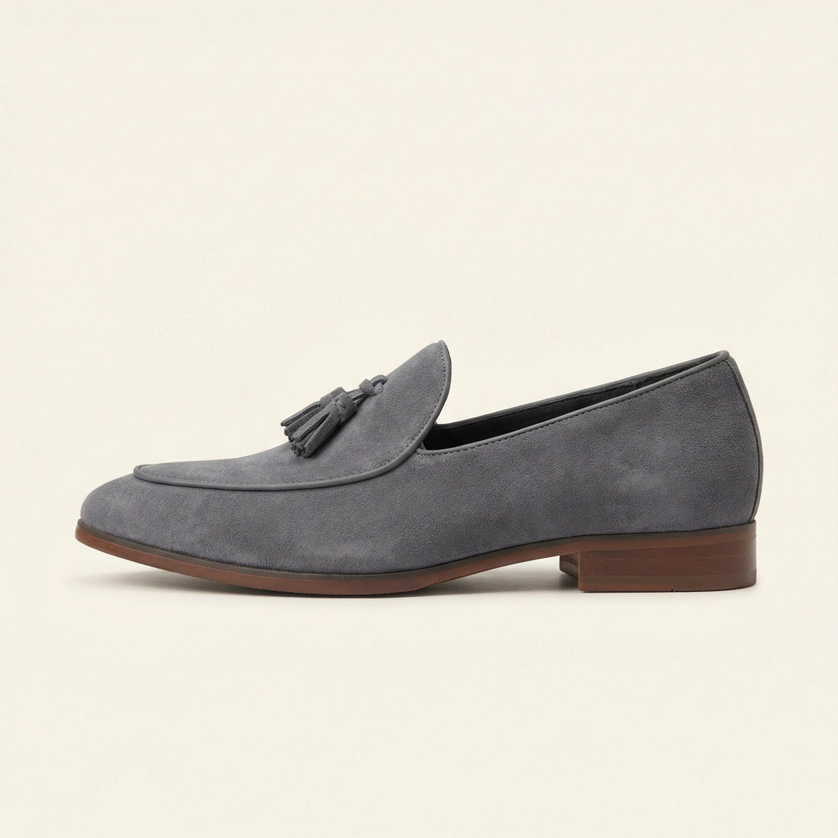 Mocassin Classique à Pampilles en Cuir Suédé avec Petit Talon - Gris