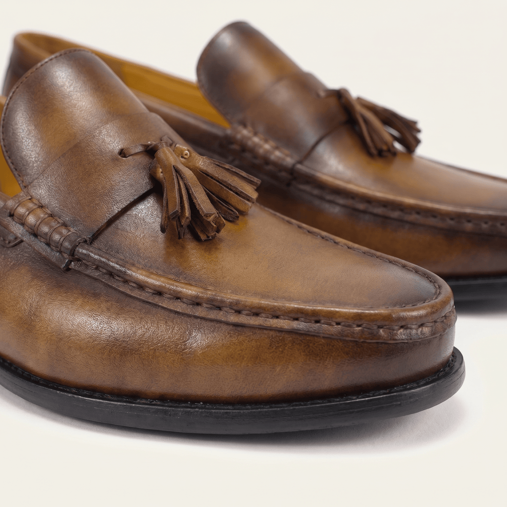 Mocassin Habillé à Glands en Cuir Lisse - image 8