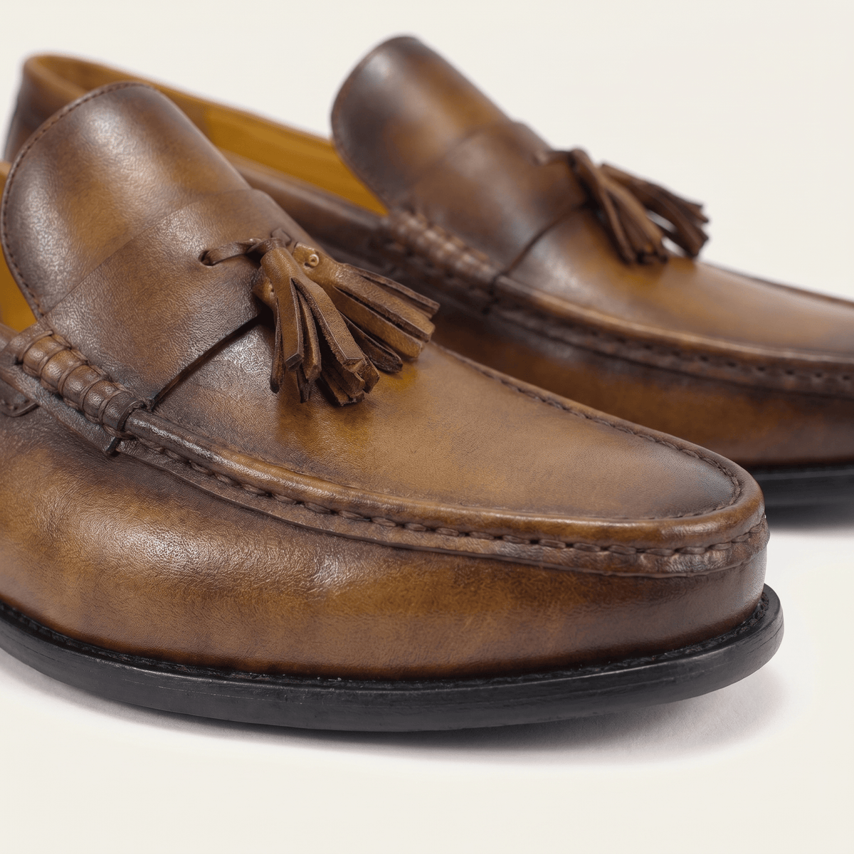 Mocassin Habillé à Glands en Cuir Lisse - image 8
