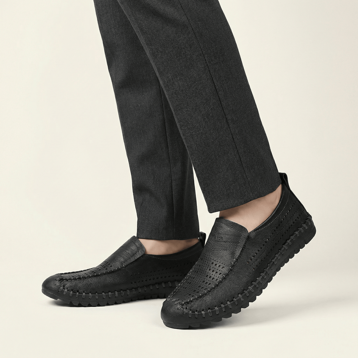 Mocassin Homme de Conduite en Cuir Perforé Souple - image 3