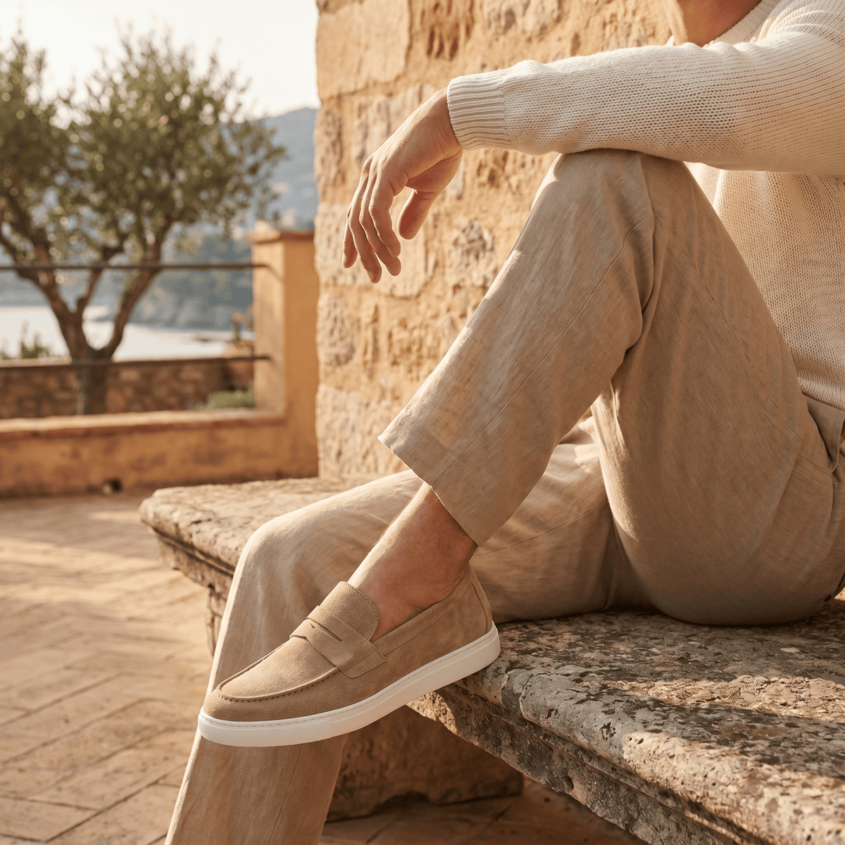 Mocassin Homme Penny Loafer en Daim à Semelle Contrastée - image 5