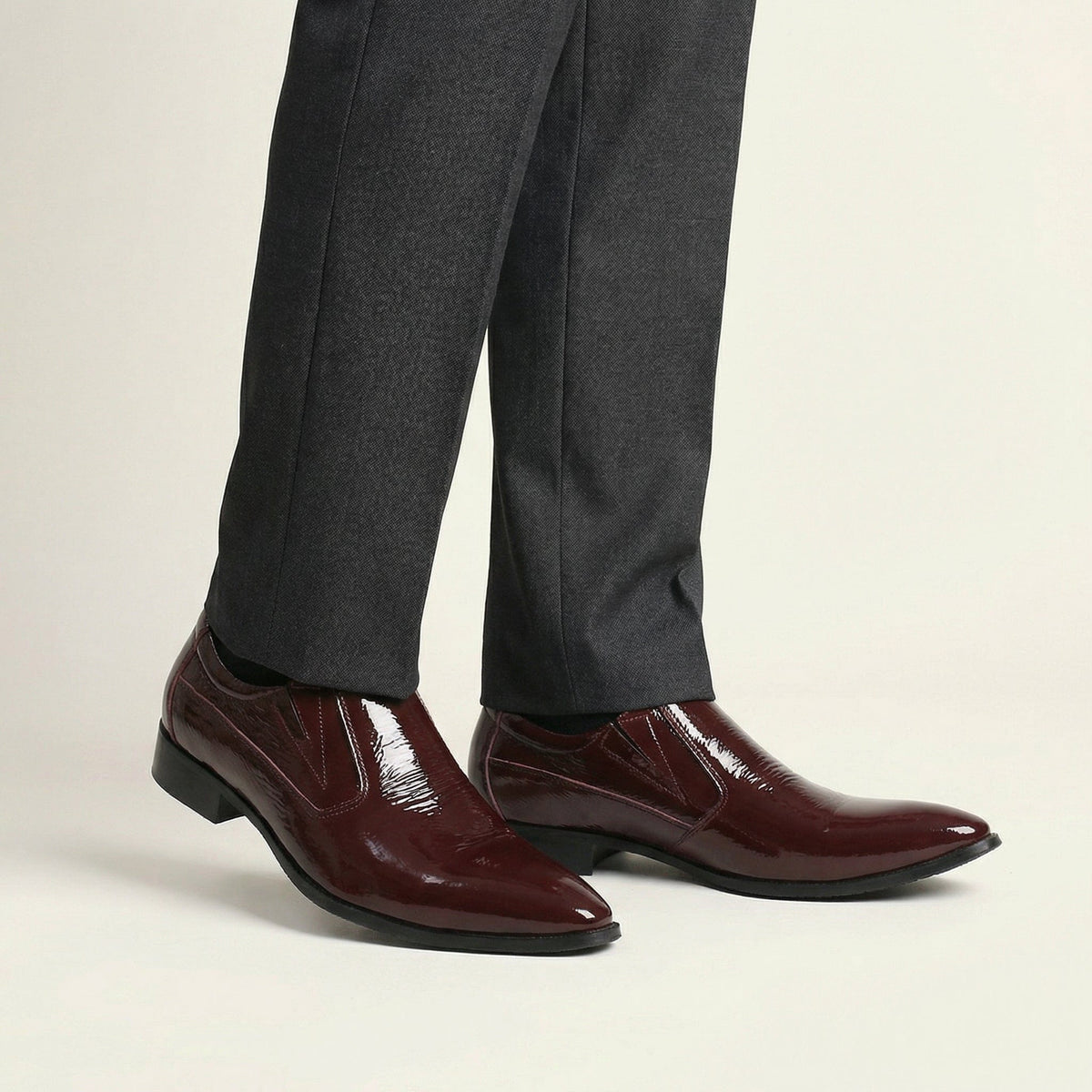 Mocassin Pointu en Cuir Verni Bordeaux - image 3