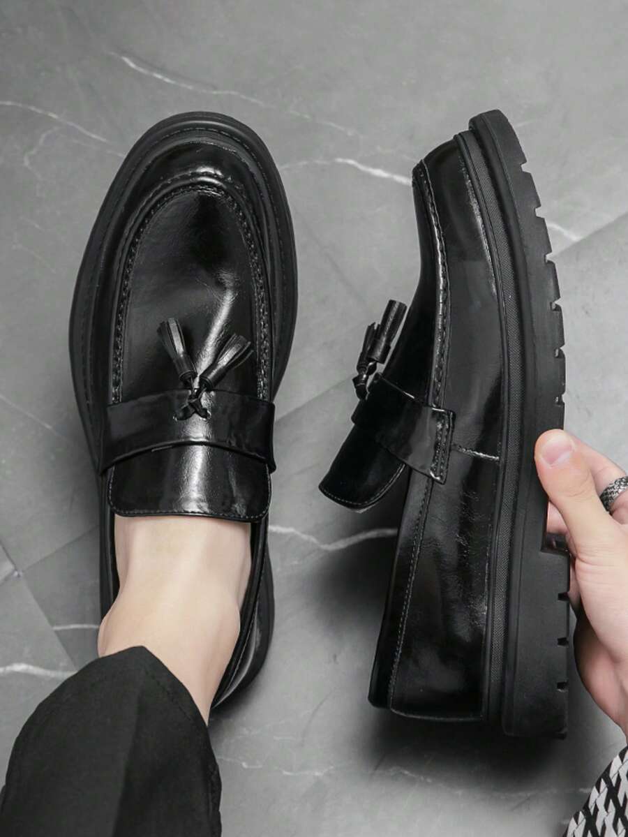Mocassins homme à bride frangée - image 2
