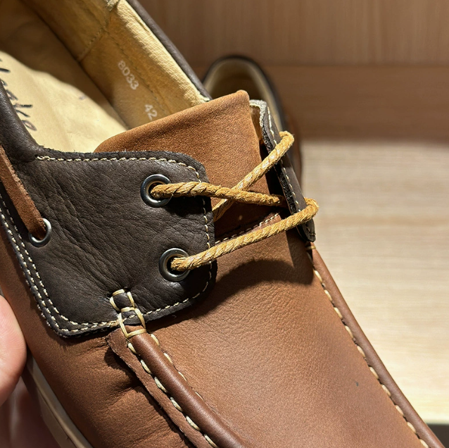 Mocassins homme à couture apparente - image 3