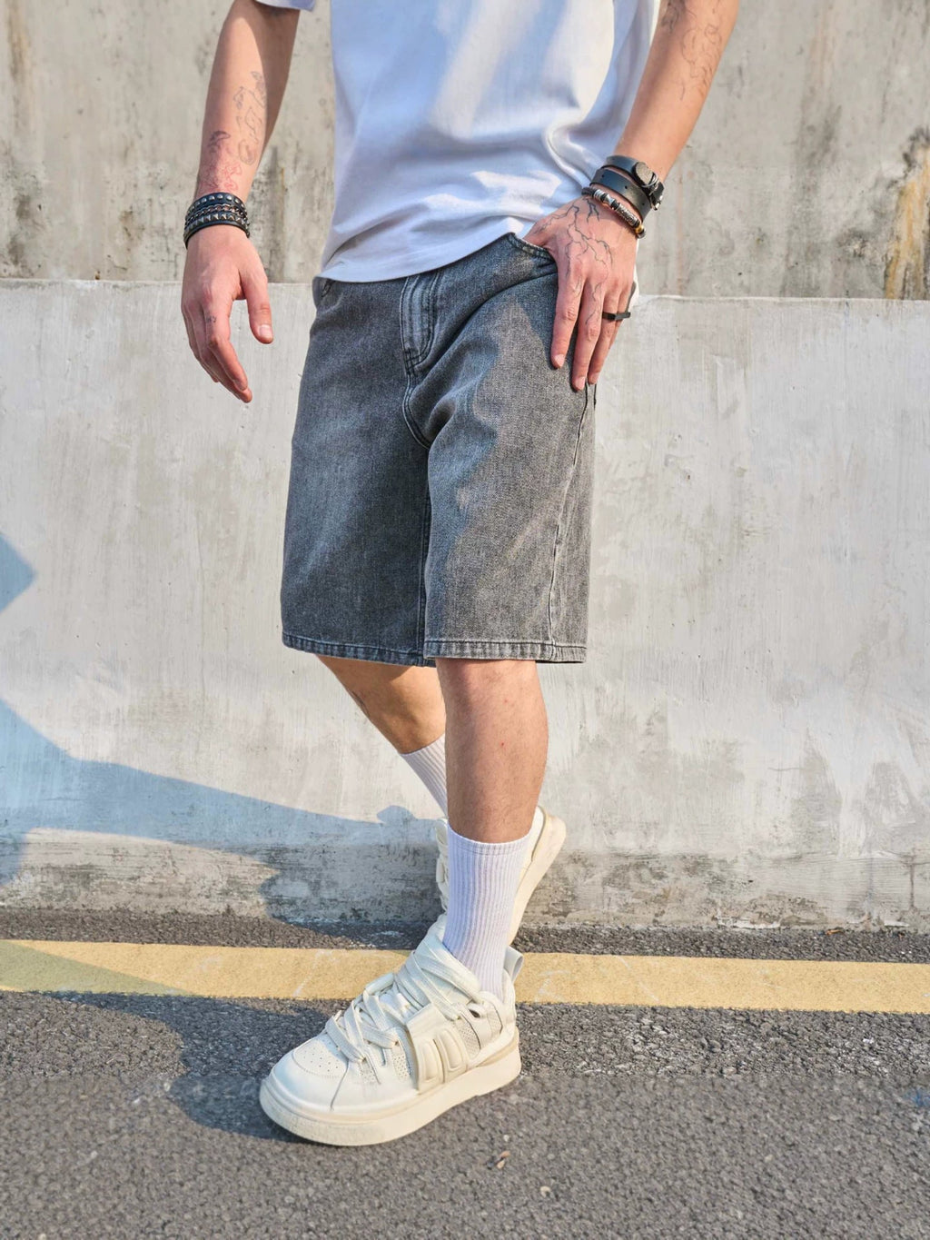 Short homme délavé - image 2